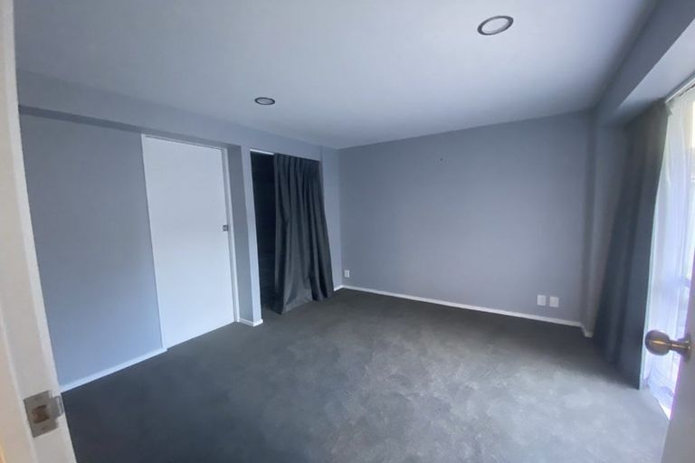 Photo of property in 1b Waiwera Place, Merrilands, New Plymouth, 4312