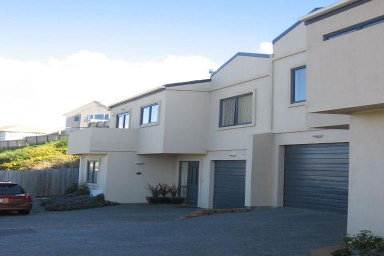 Photo of property in 25b Derry Hill, Churton Park, Wellington, 6037