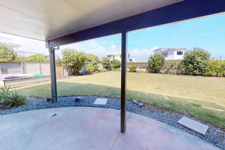 Photo of property in 51 Kent Avenue, Waitarere Beach, Levin, 5510