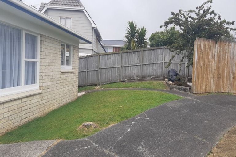 Photo of property in 1/31 Marcel Place, Glenfield, Auckland, 0629