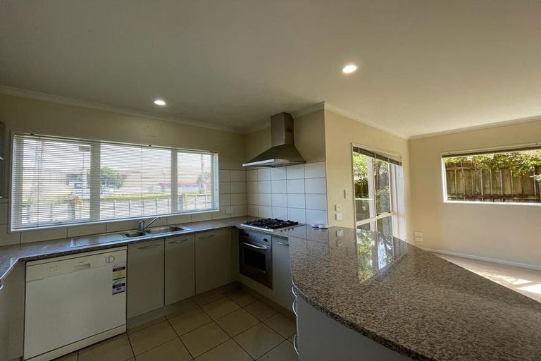 Photo of property in 7 Moravale Lane, Flat Bush, Auckland, 2016