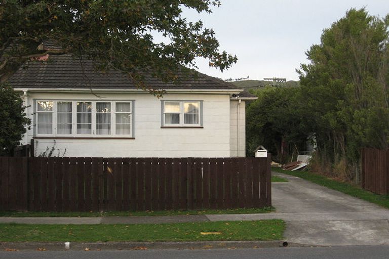 Photo of property in 44 Chapman Crescent, Naenae, Lower Hutt, 5011