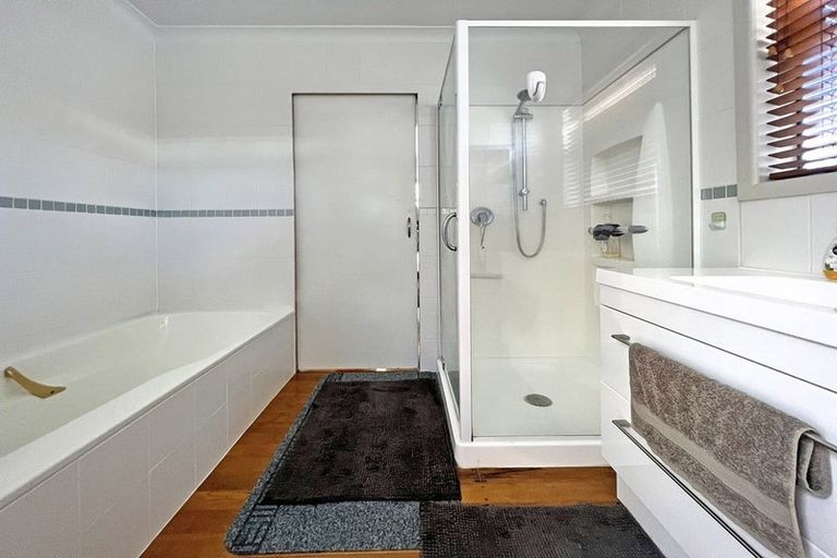 Photo of property in 2 Lincoln Road, Manurewa East, Auckland, 2102