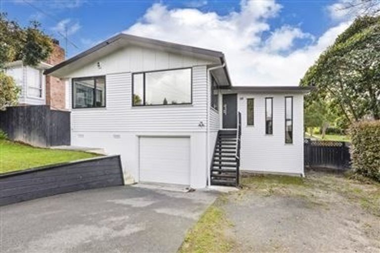 Photo of property in 2/51 Knightsbridge Drive, Forrest Hill, Auckland, 0620
