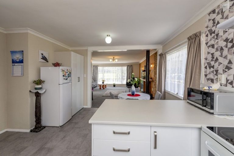 Photo of property in 335 Kawiu Road, Levin, 5510