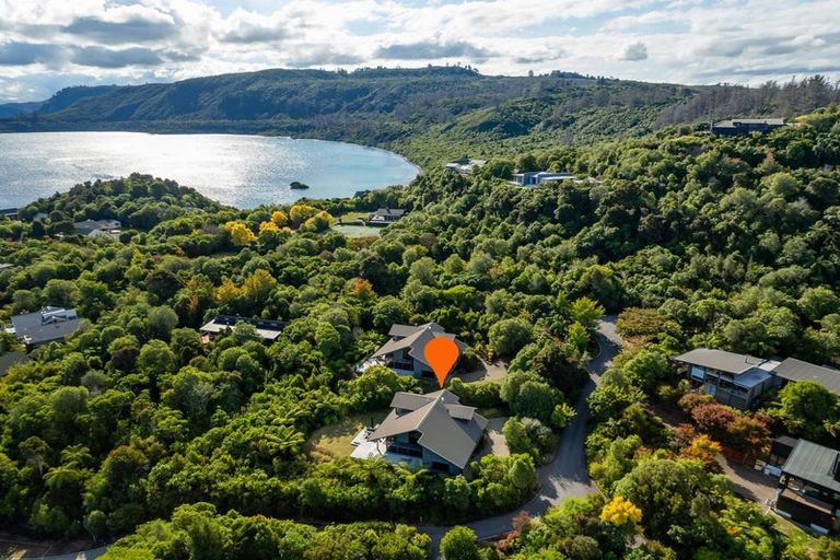 Photo of property in 8 Whakamoenga Point, Acacia Bay, Taupo, 3385