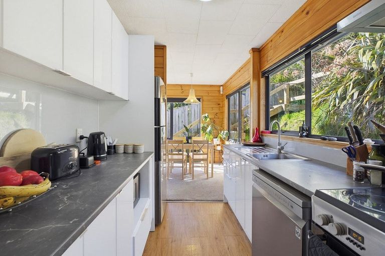 Photo of property in 32 Northumberland Street, Cannons Creek, Porirua, 5024