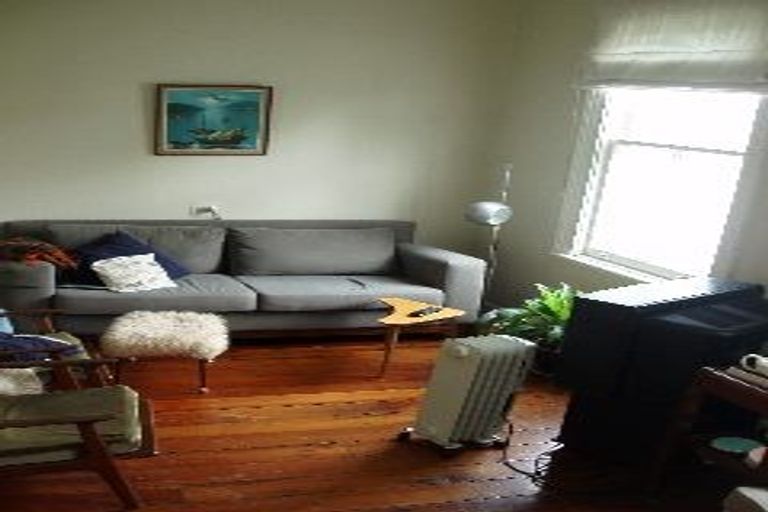 Photo of property in 19 Myrtle Crescent, Mount Cook, Wellington, 6021