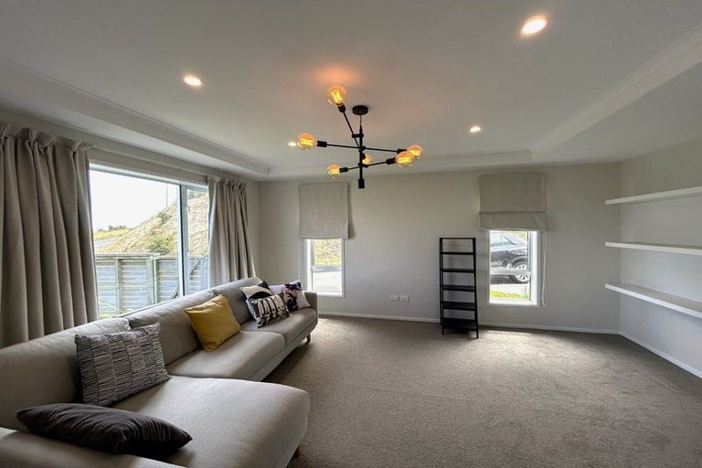 Photo of property in 2 Tutoko Place, Aotea, Porirua, 5024