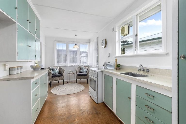 Photo of property in 12 Morgan Place, Tawa, Wellington, 5028