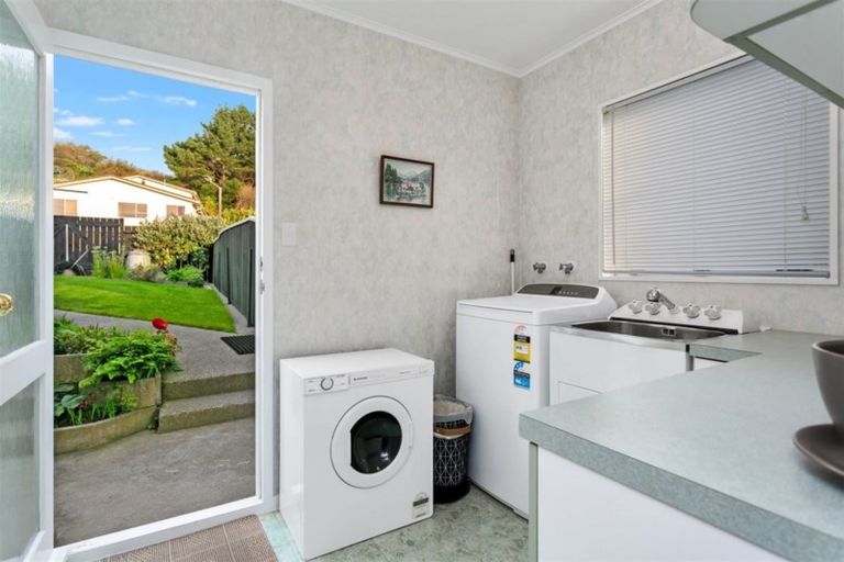 Photo of property in 8 Lauderdale Road, Papakowhai, Porirua, 5024