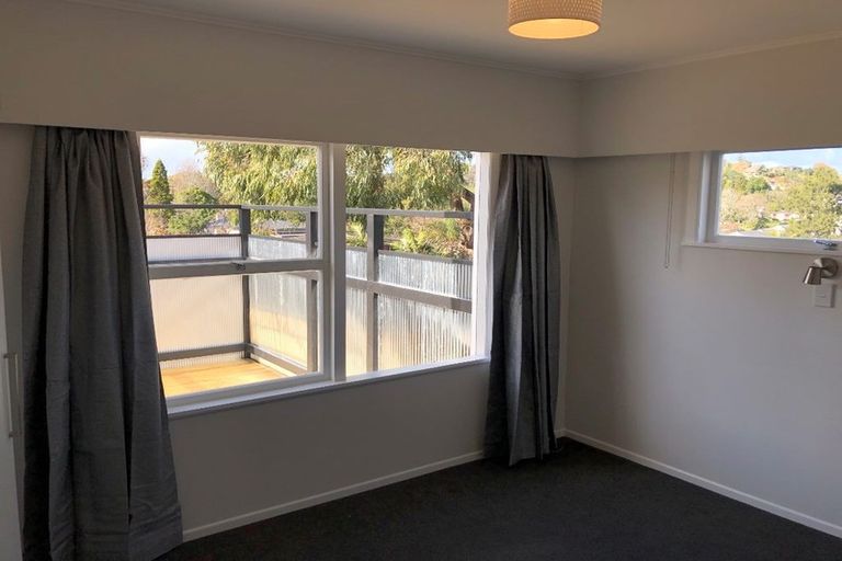 Photo of property in 6a Tallington Crescent, Torbay, Auckland, 0630