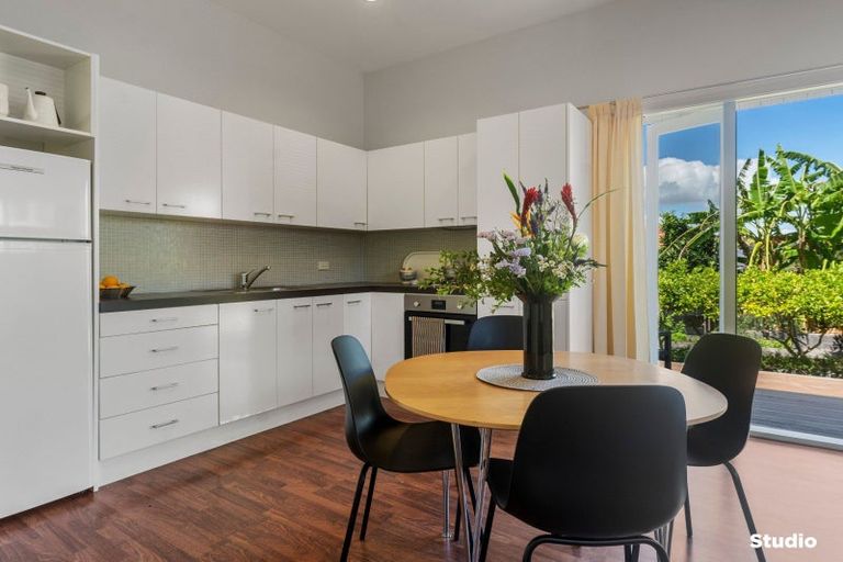 Photo of property in 41 Old Lake Road, Narrow Neck, Auckland, 0624