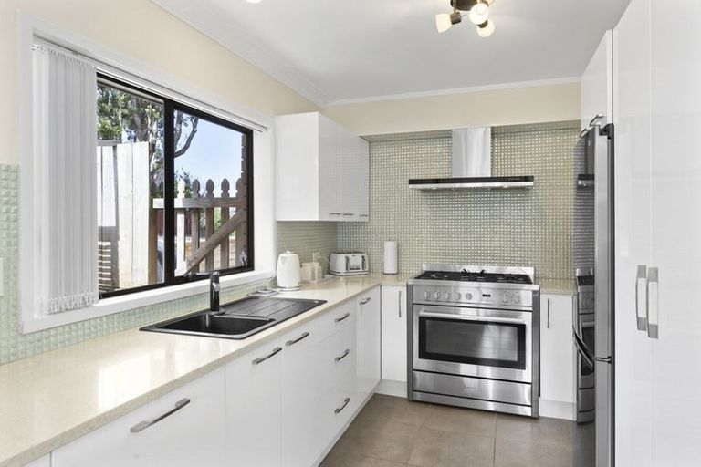 Photo of property in 1/15 Eastwood Rise, Browns Bay, Auckland, 0630