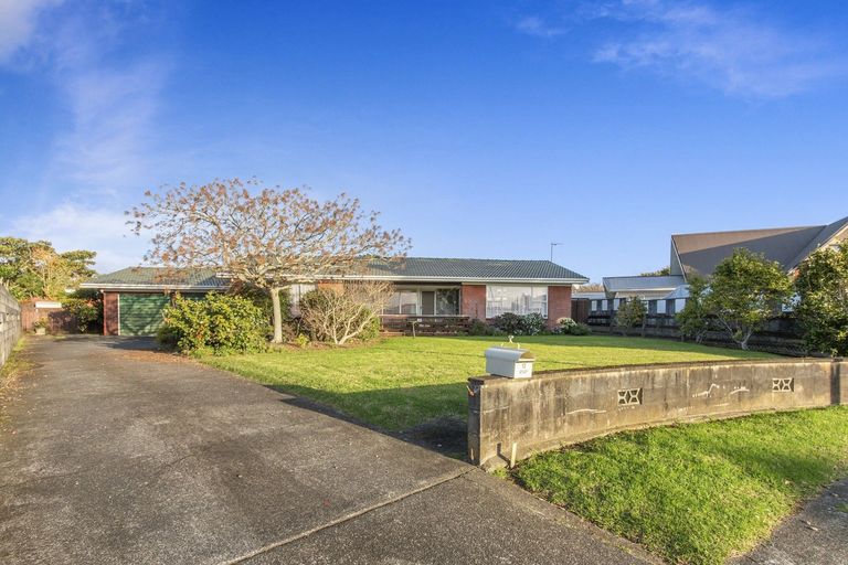 Photo of property in 12 Banbury Place, Mangere Bridge, Auckland, 2022