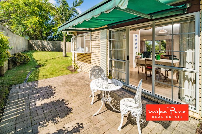 Photo of property in 11 Evergreen Rise, New Lynn, Auckland, 0600