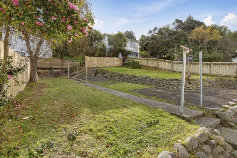 Photo of property in 25 Bird Grove, Stokes Valley, Lower Hutt, 5019
