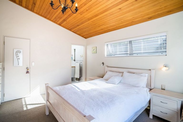 Photo of property in 2/9 Tipau Street, Torbay, Auckland, 0630