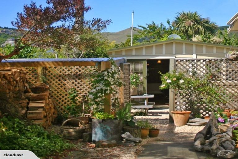 Photo of property in 64 Sandwich Road, Beckenham, Christchurch, 8023