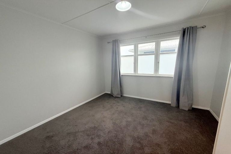 Photo of property in 6 Golf Road, Manor Park, Lower Hutt, 5019