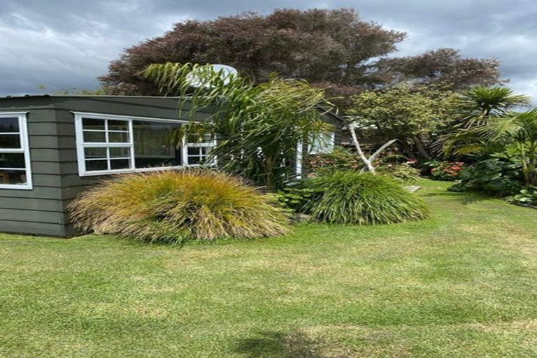 Photo of property in 10 Te Mara Place, Merrilands, New Plymouth, 4312