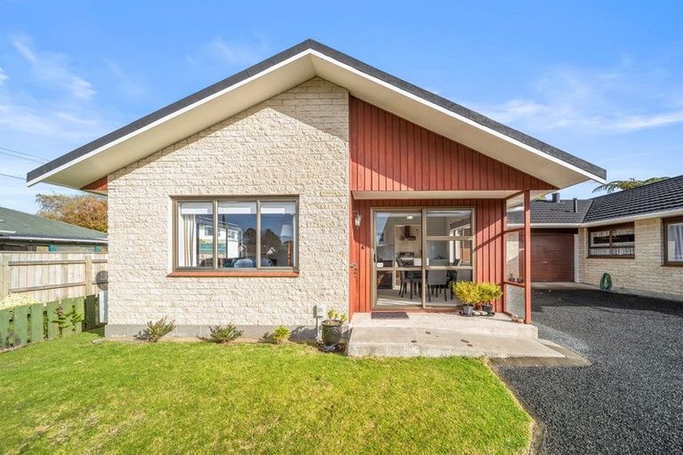 Photo of property in 98b Govett Avenue, Frankleigh Park, New Plymouth, 4310