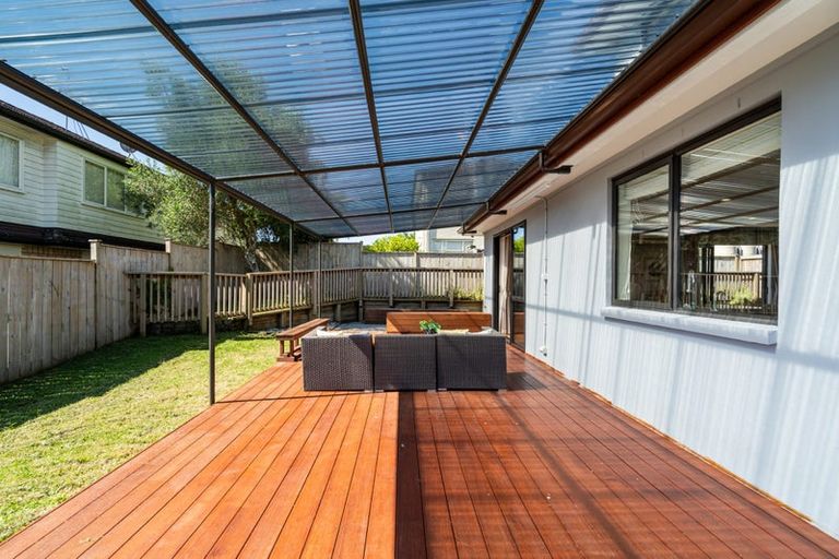 Photo of property in 17 Oak Bark Drive, Schnapper Rock, Auckland, 0632