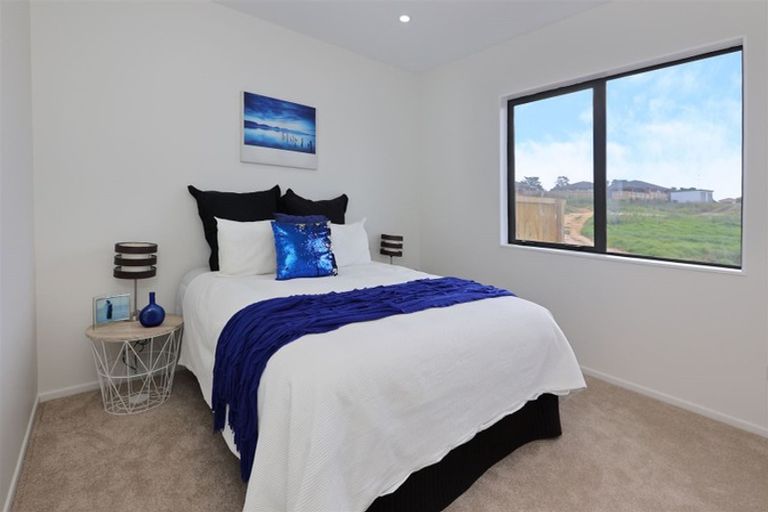 Photo of property in 85d Lake Panorama Drive, Henderson Valley, Auckland, 0614