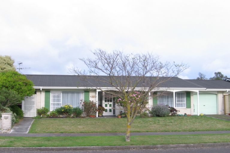 Photo of property in 33 Rewarewa Crescent, Waikanae, 5036