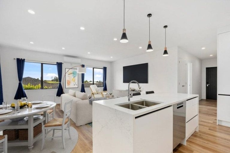 Photo of property in 33 Woodridge Drive, Stanmore Bay, Whangaparaoa, 0932