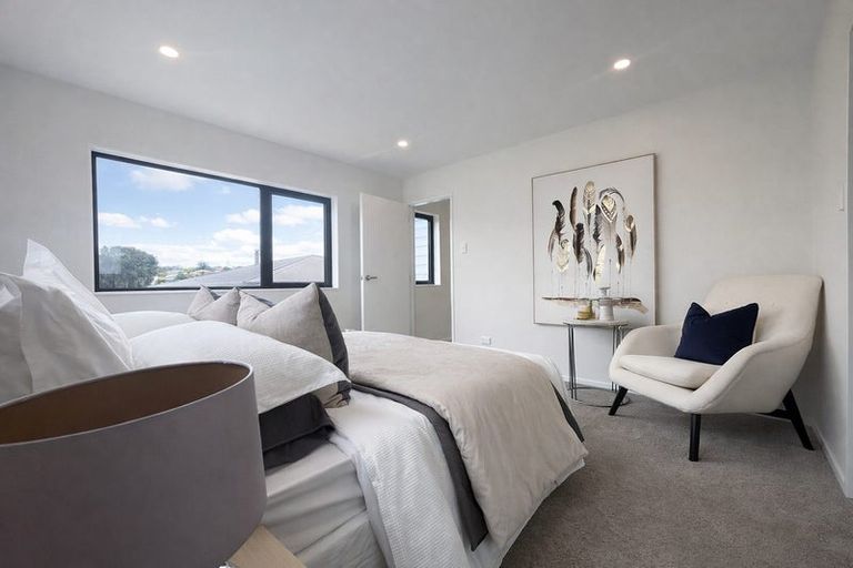 Photo of property in 17b Trinidad Road, Sunnynook, Auckland, 0620