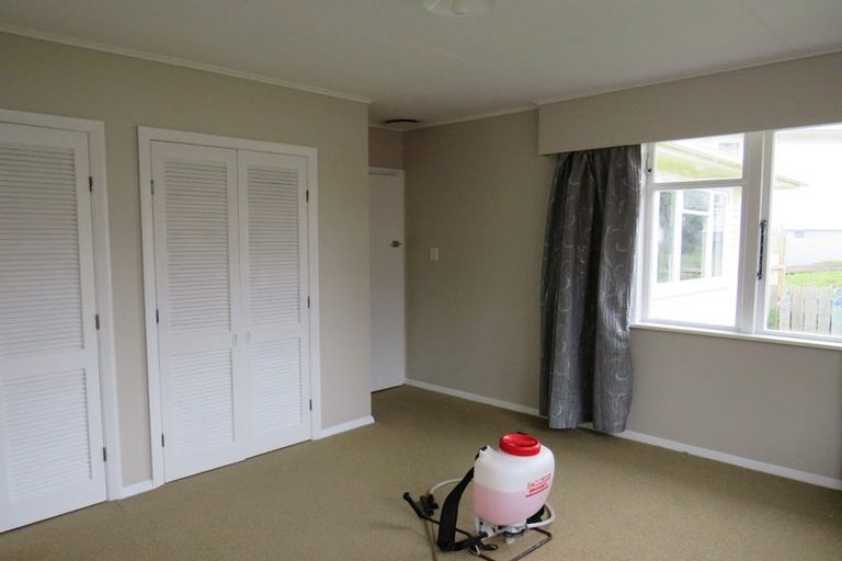 Photo of property in 27 York Place, Cannons Creek, Porirua, 5024