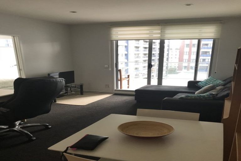 Photo of property in Scotia Tower Apartments, 8a/8 Scotia Place, Auckland Central, Auckland, 1010