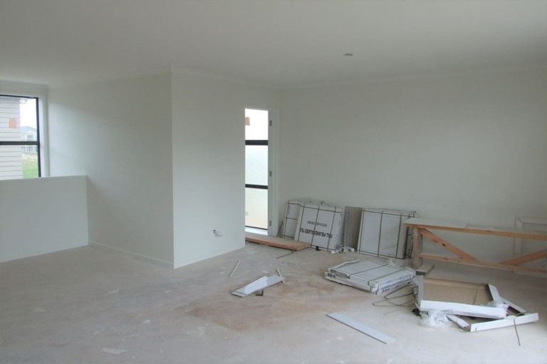 Photo of property in 2 Rere Close, Takanini, 2112