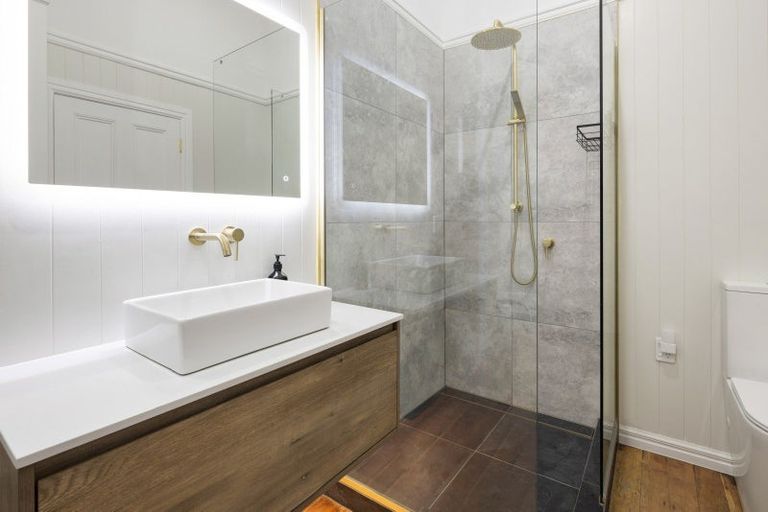 Photo of property in 114 Victoria Street, Cambridge, 3434