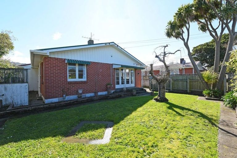 Photo of property in 119-121 Kings Crescent, Hutt Central, Lower Hutt, 5010