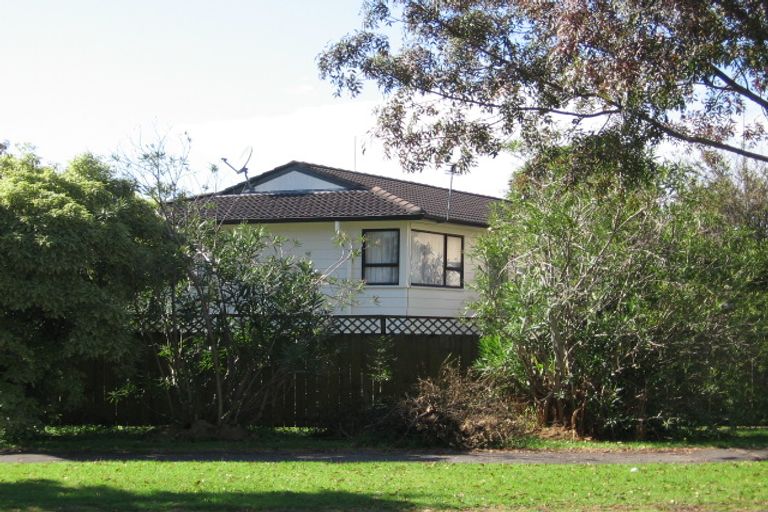 Photo of property in 84 Beach Road, Te Atatu Peninsula, Auckland, 0610