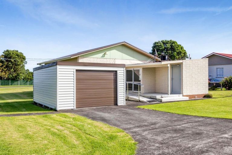 Photo of property in 16 Layard Street, Opunake, 4616