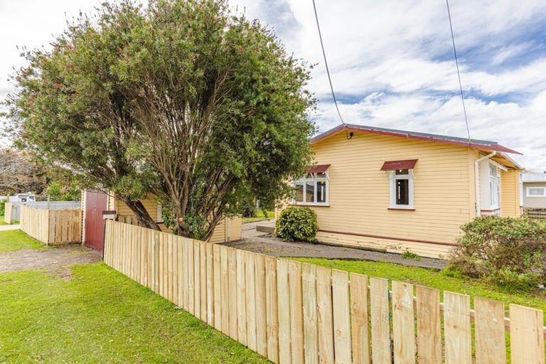 Photo of property in 2 Devon Road, Springvale, Whanganui, 4501