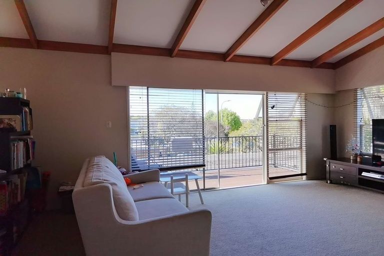 Photo of property in 77 Beechdale Crescent, Pakuranga Heights, Auckland, 2010