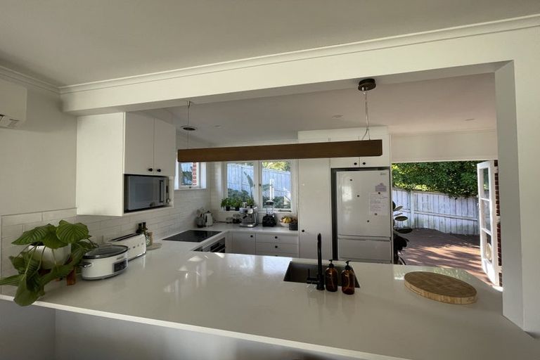 Photo of property in 1/15 East Coast Road, Milford, Auckland, 0620
