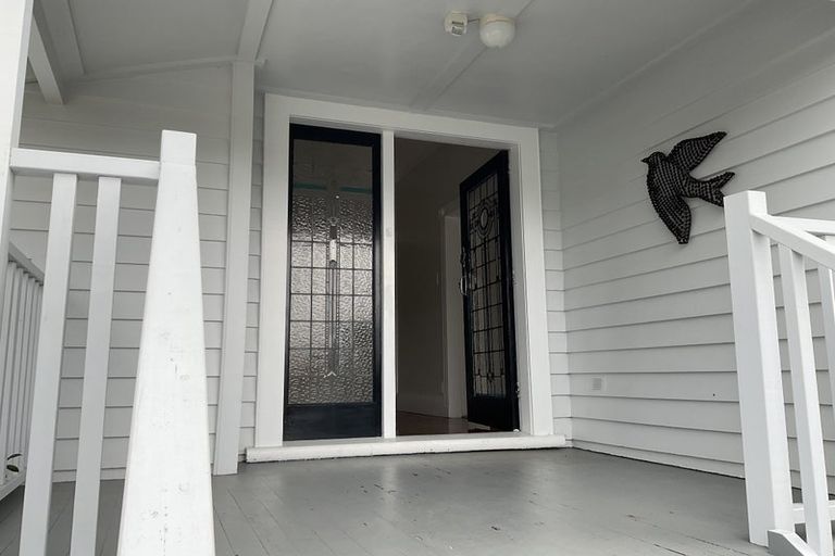 Photo of property in 1/46 Old Lake Road, Narrow Neck, Auckland, 0624