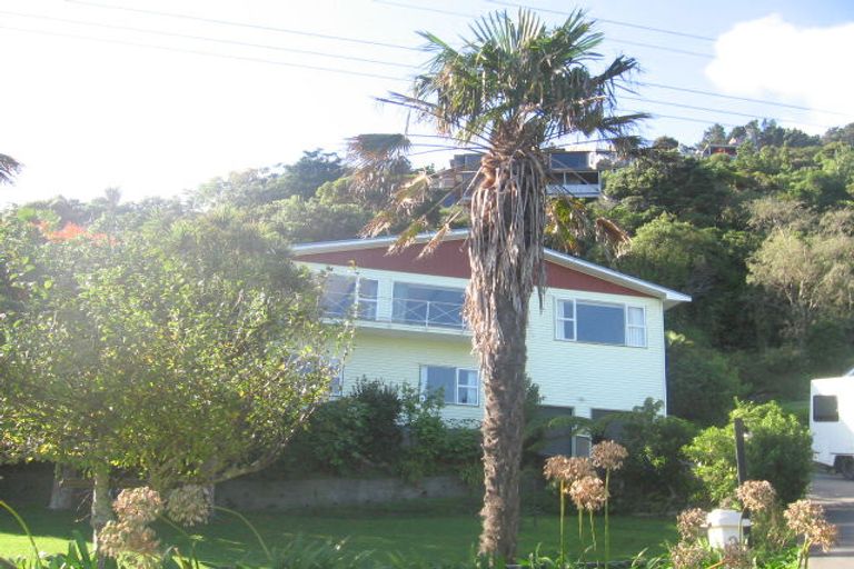 Photo of property in 9 Kaitawa Road, York Bay, Lower Hutt, 5013