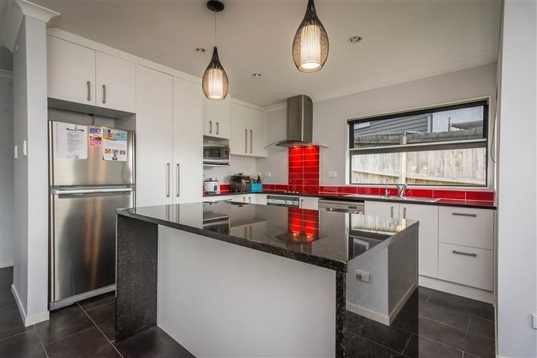 Photo of property in 1 Harding Avenue, Te Atatu South, Auckland, 0610