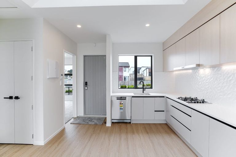 Photo of property in 9 Paretao Street, Massey, Auckland, 0614