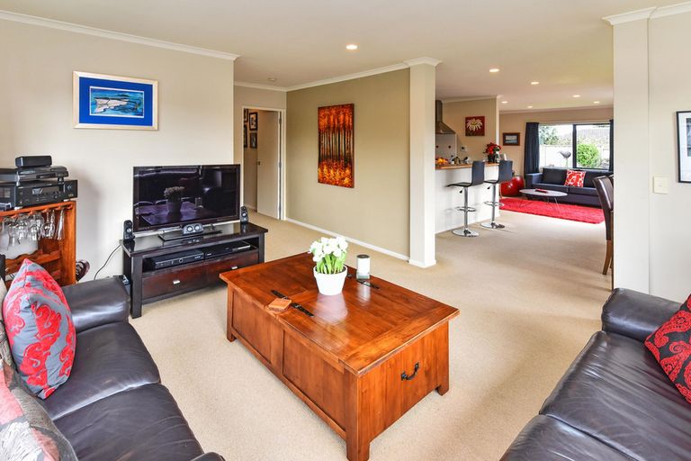 Photo of property in 15 Greta Banks Place, Wattle Downs, Auckland, 2103
