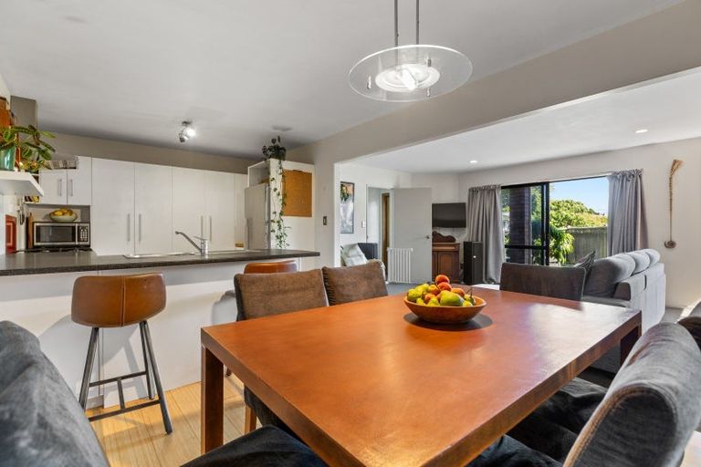 Photo of property in 33 Beaumont Crescent, Frankleigh Park, New Plymouth, 4310