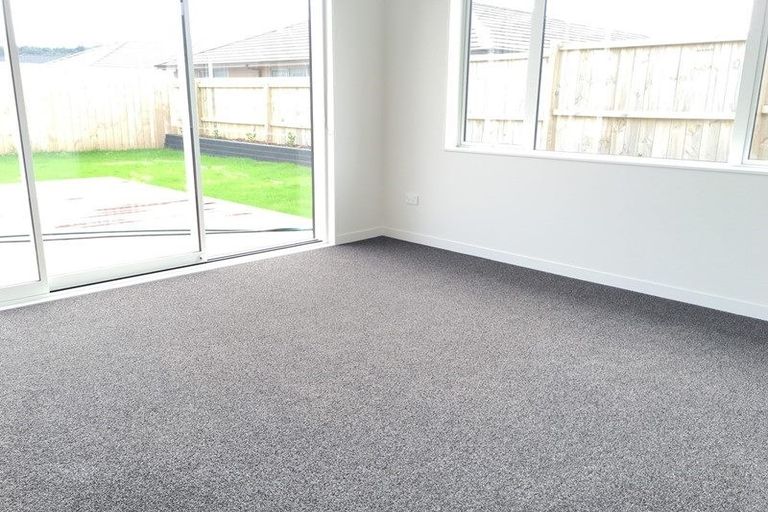 Photo of property in 7 Aporo Drive, Kumeu, 0810