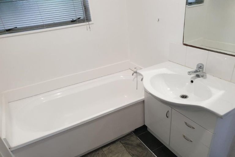 Photo of property in 2/7 Beach Road, Takanini, 2112