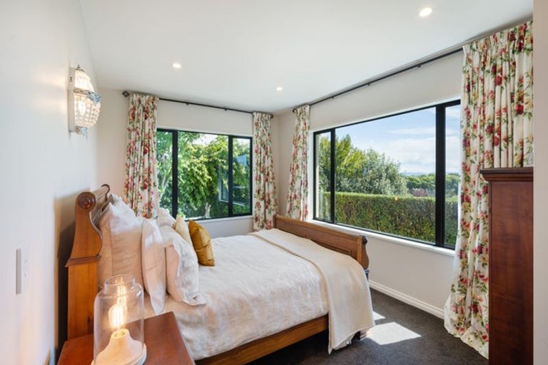 Photo of property in 39 Overdale Drive, Cashmere, Christchurch, 8022